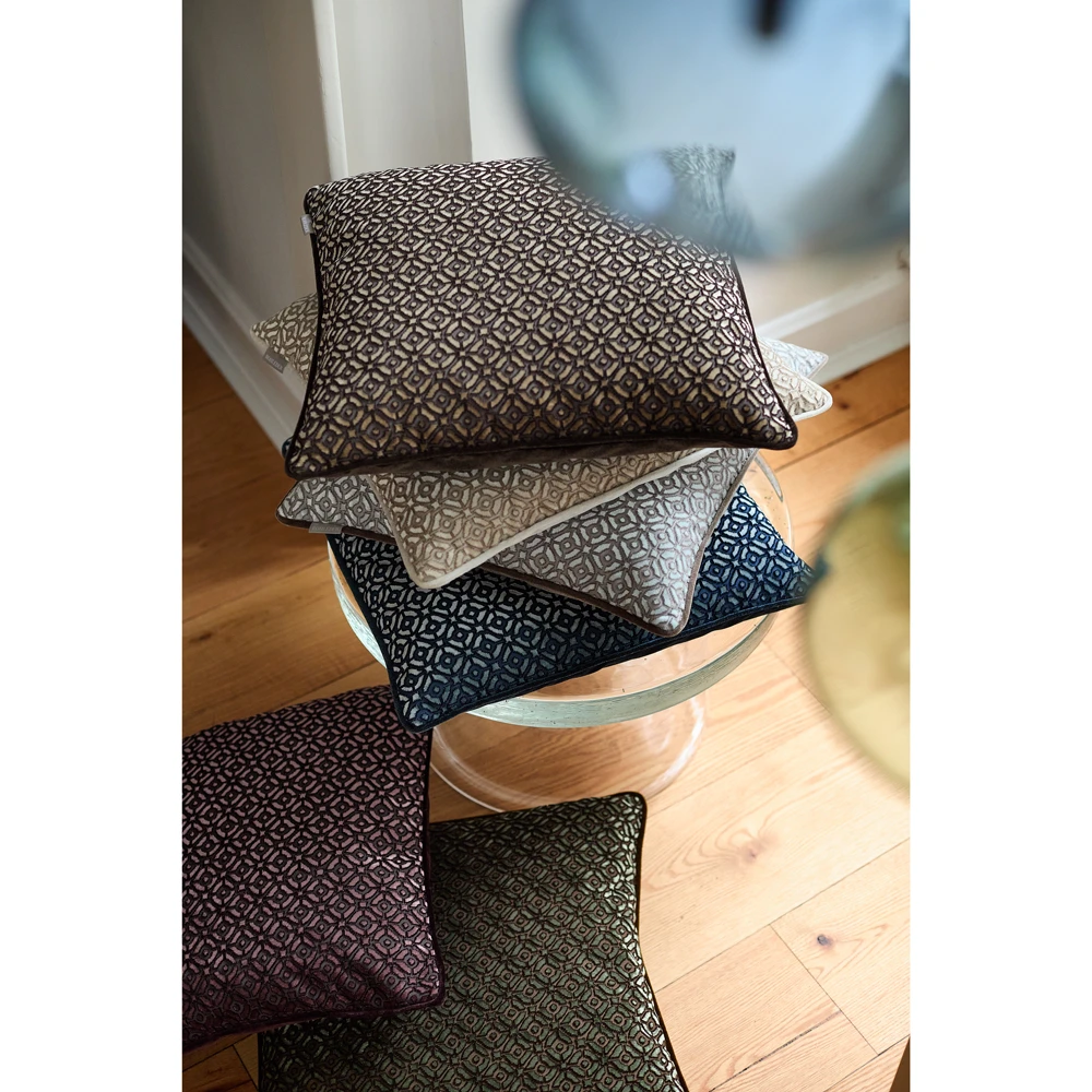 Kissen by Lori Weitzner - Noble - 50x50 Kissen by Lori Weitzner - Noble - 50x50