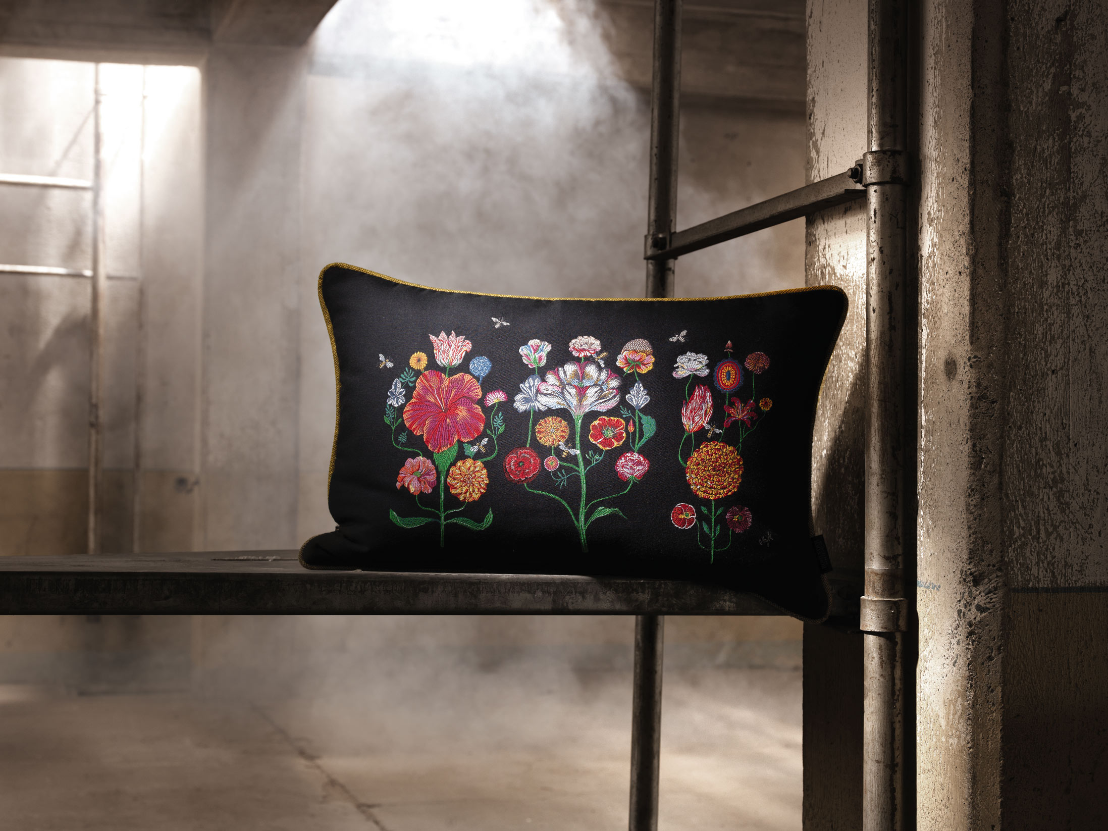 Kissen by Olaf Hajek - Crazy Flowers - Colorful Meadow - 60x40