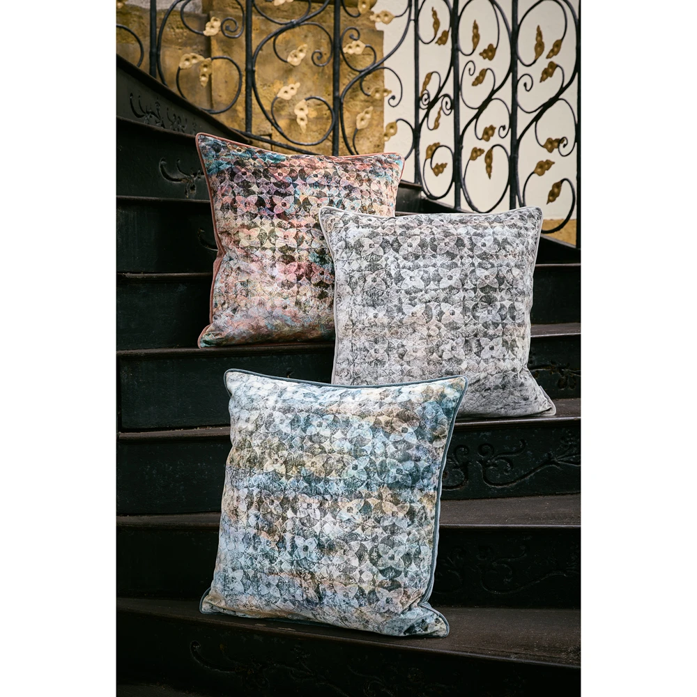 Kissen by Lori Weitzner - Lunette - 60x60 Kissen by Lori Weitzner - Lunette - 60x60