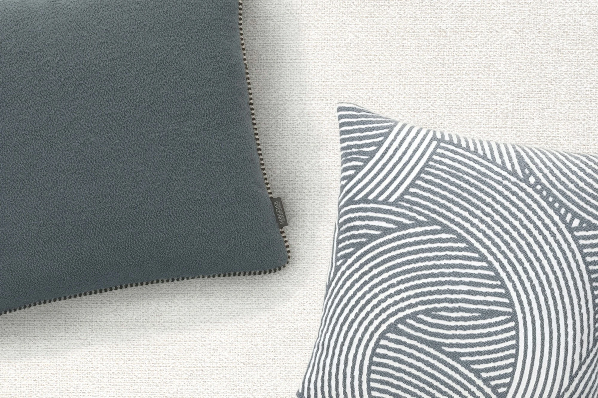 Kissen aus der Serie Cocoon Unis von Rohleder in schlichten Grautönen.