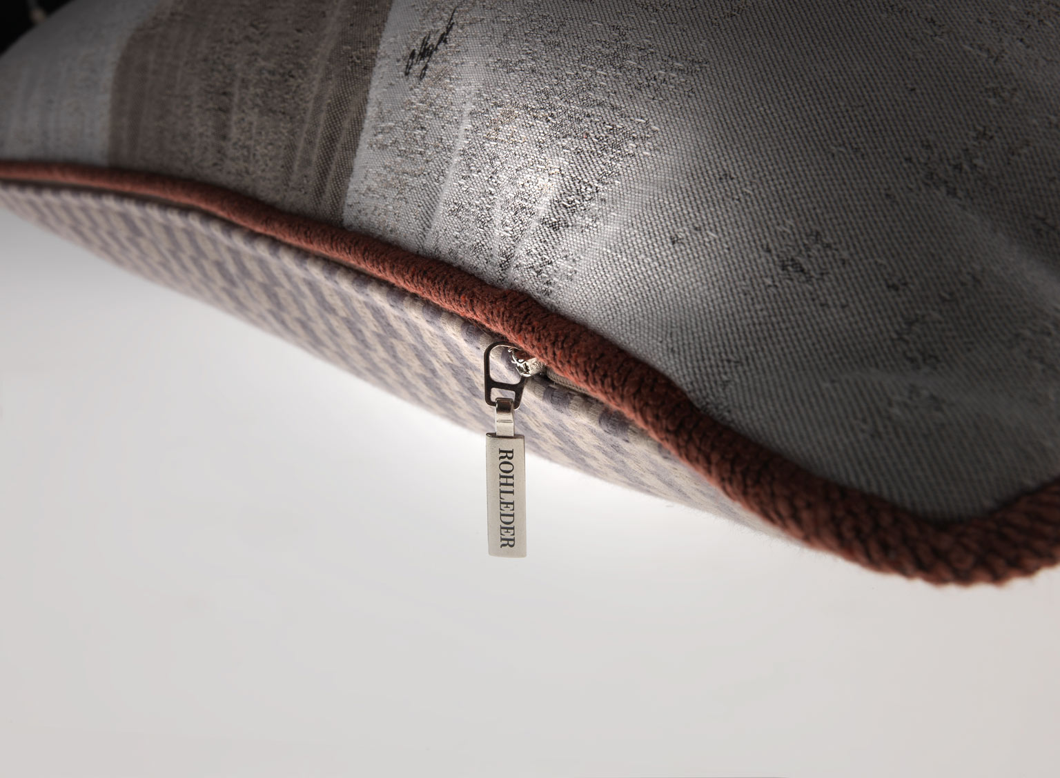 Kissen by Olaf Hajek - Iris - Dawn - 60x60 Kissen by Olaf Hajek - Iris - Dawn - 60x60