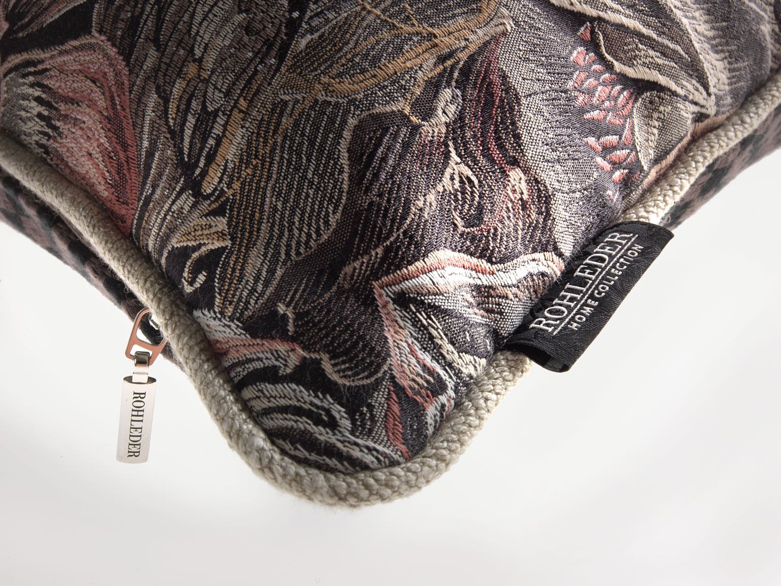 Kissen by Olaf Hajek - South African Flora - Lush - 60x60 Kissen by Olaf Hajek - South African Flora - Lush - 60x60