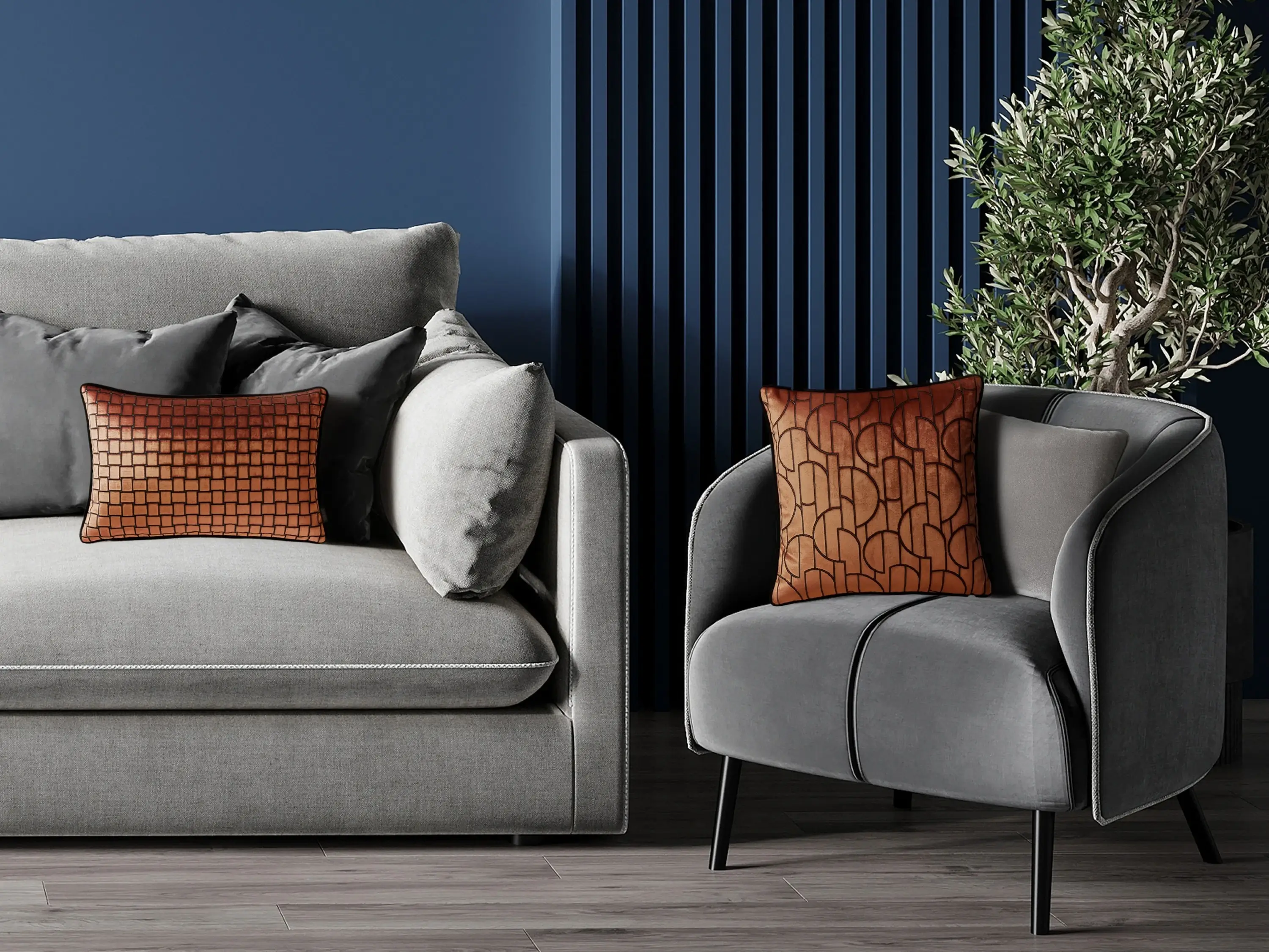 Modernes Wohnzimmer mit grauem Sofa und Sessel, dekoriert mit Kissen der Eternity-Kollektion von Rohleder.