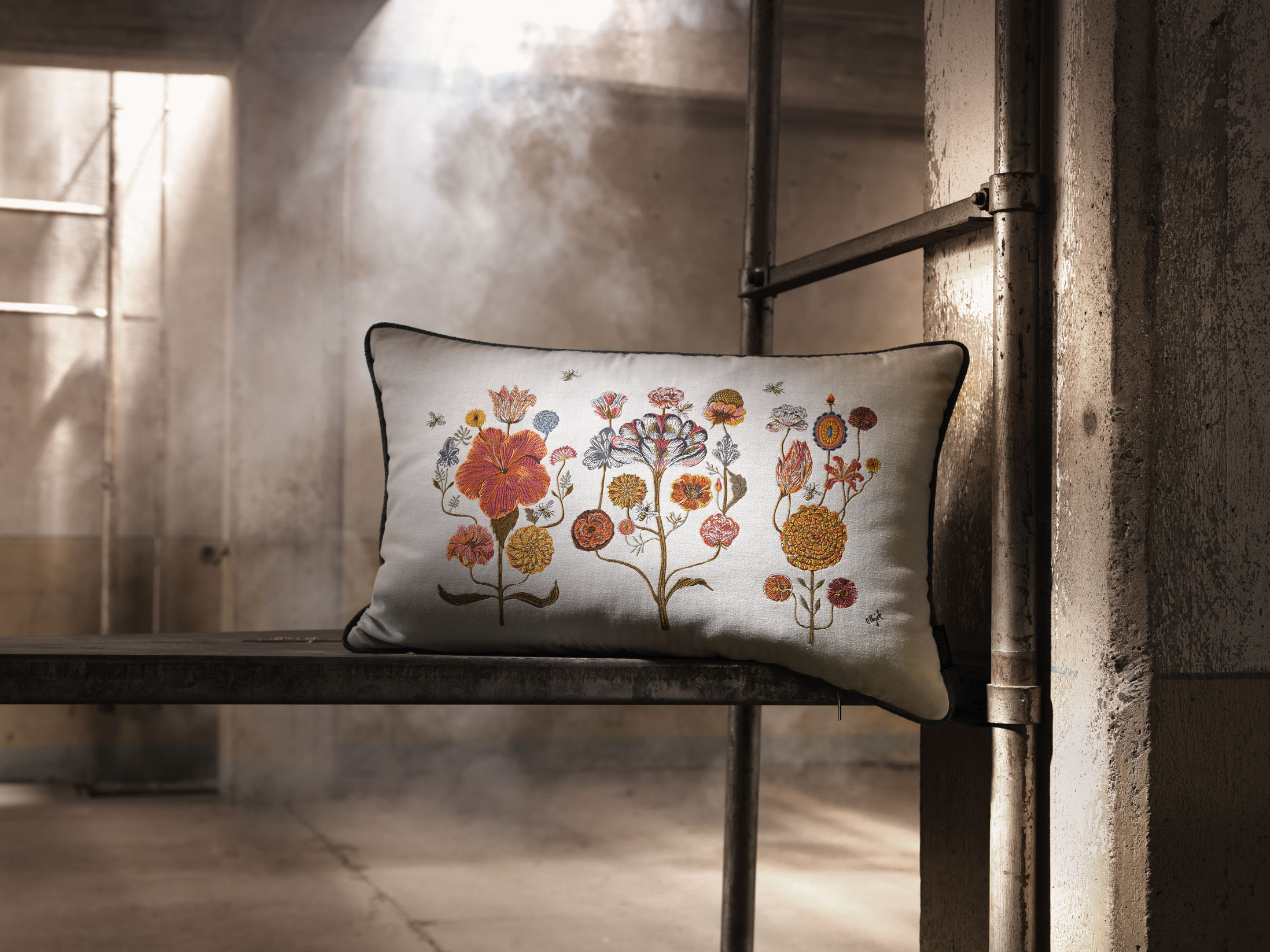 Kissen by Olaf Hajek - Crazy Flowers - Colorful Meadow - 60x40 Kissen by Olaf Hajek - Crazy Flowers - Colorful Meadow - 60x40