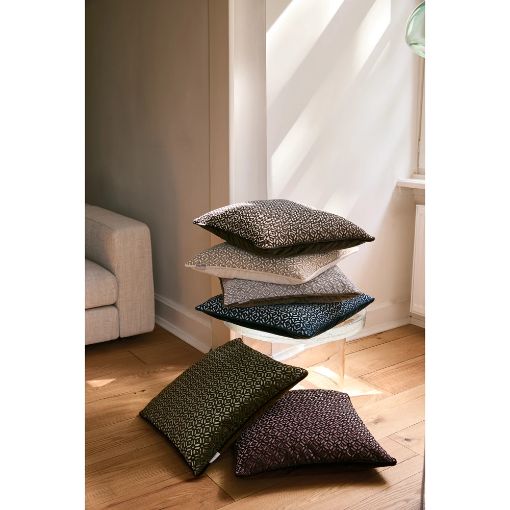 Kissen by Lori Weitzner - Noble - 50x50 Kissen by Lori Weitzner - Noble - 50x50