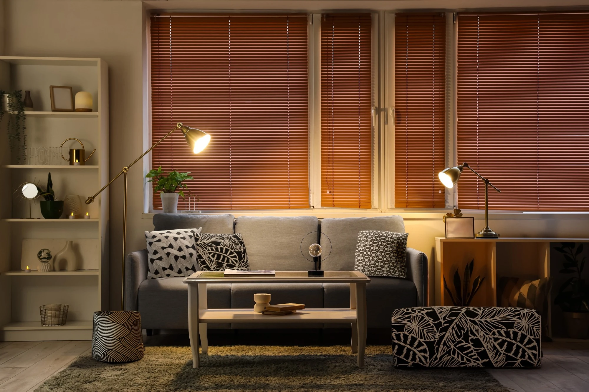 Wohnzimmer mit Zen Pouf und Kissen aus der Zen Garden-Kollektion von Rohleder.