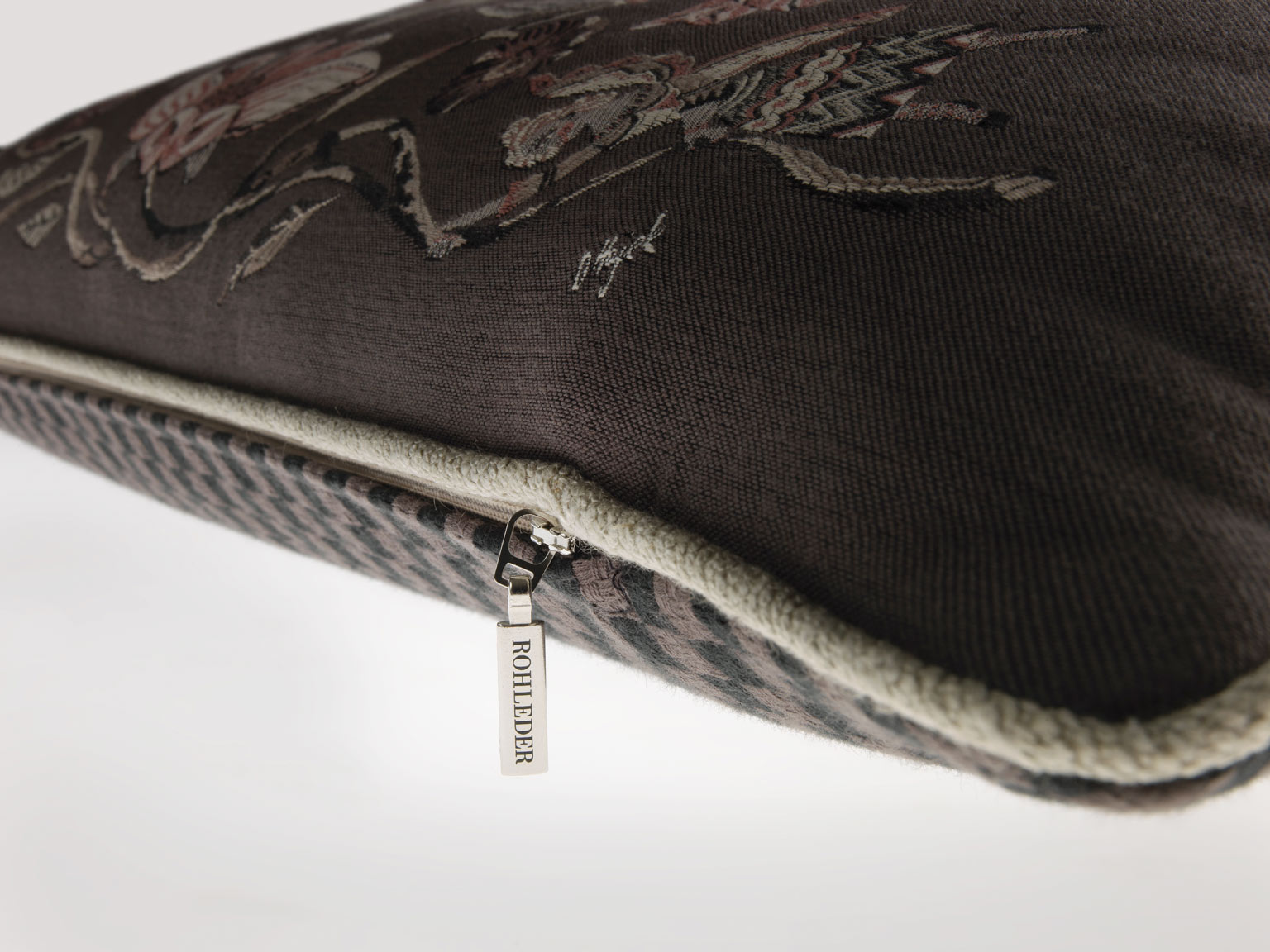 Kissen by Olaf Hajek - Delightful Garden - Full Moon - 60x40 Kissen by Olaf Hajek - Delightful Garden - Full Moon - 60x40