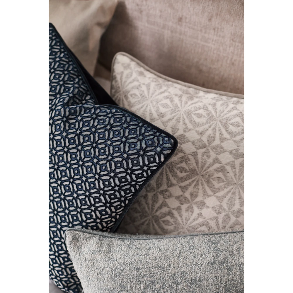Kissen by Lori Weitzner - Noble - 50x50 Kissen by Lori Weitzner - Noble - 50x50