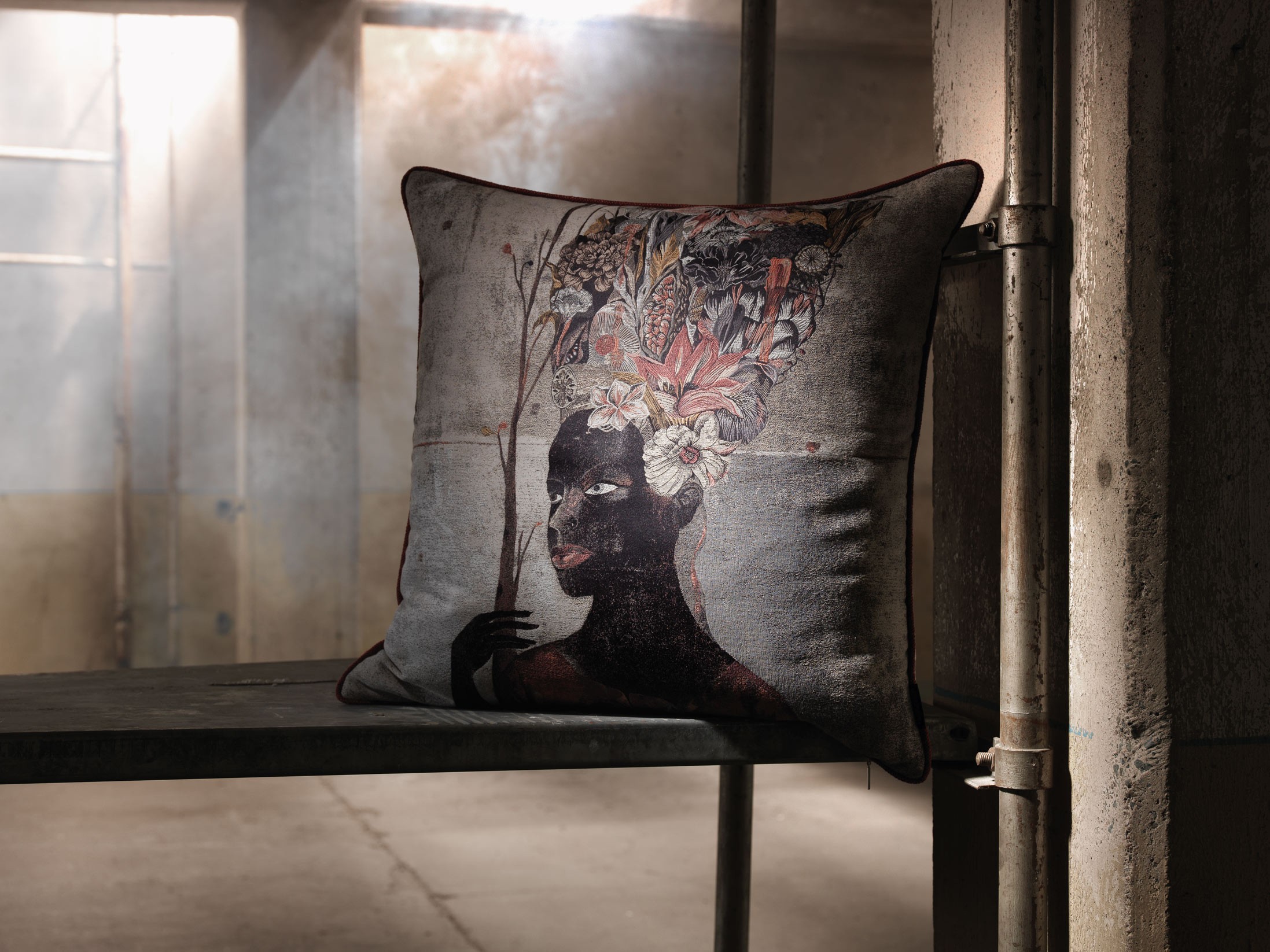 Kissen by Olaf Hajek - Black Antoinette - Blossom - 60x60 Kissen by Olaf Hajek - Black Antoinette - Blossom - 60x60