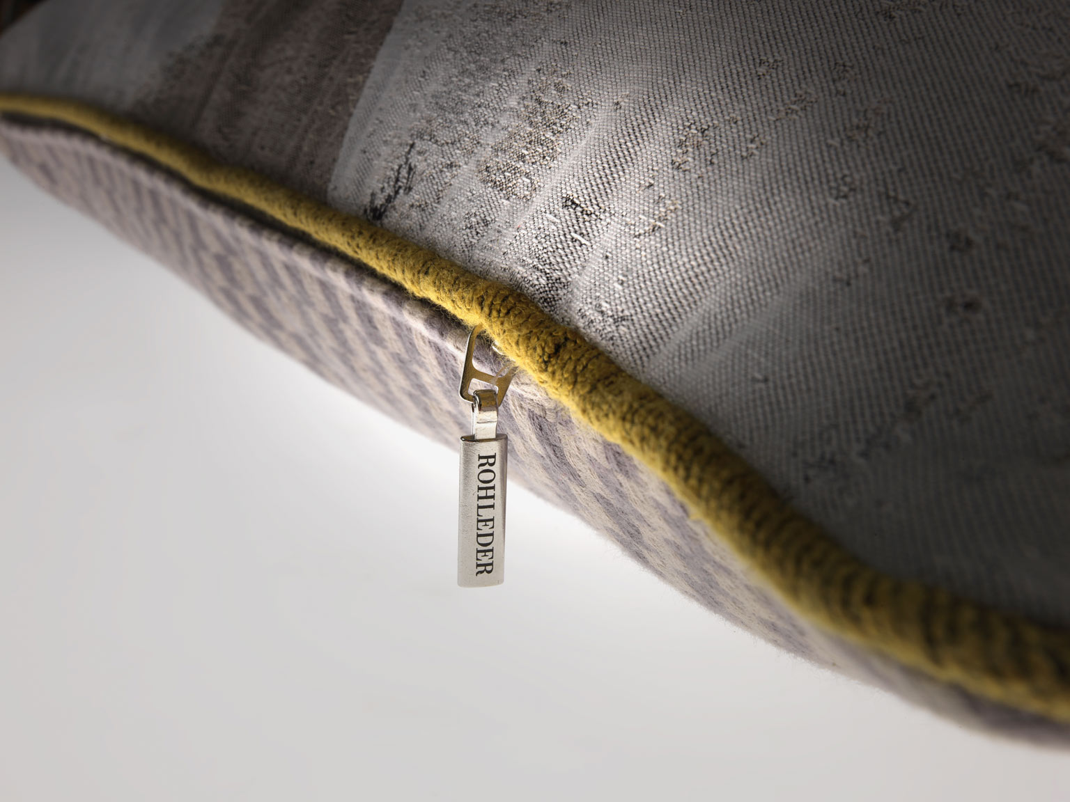 Kissen by Olaf Hajek - Iris - Dawn - 60x60