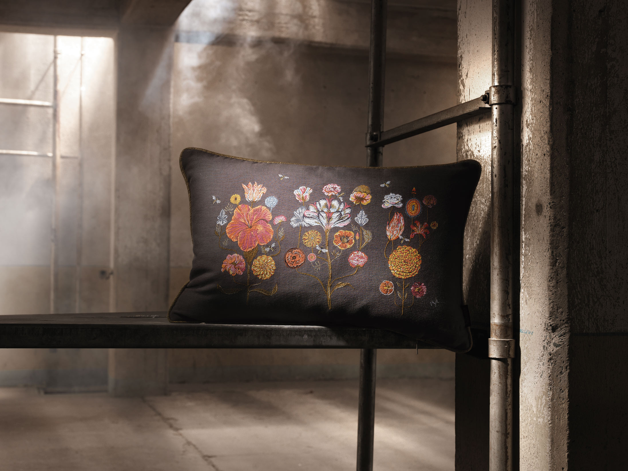 Kissen by Olaf Hajek - Crazy Flowers - Colorful Meadow - 60x40 Kissen by Olaf Hajek - Crazy Flowers - Colorful Meadow - 60x40