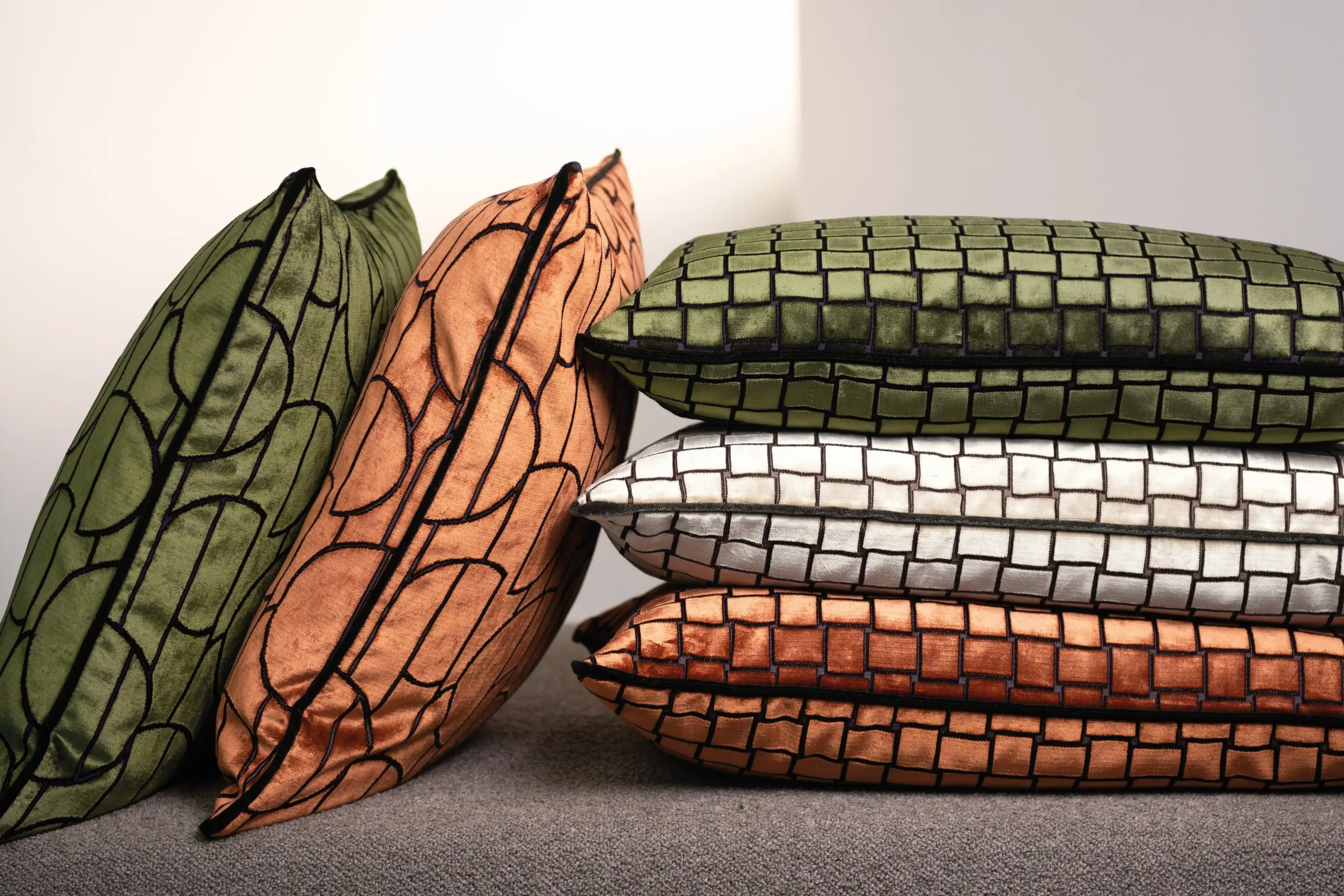eternity_herbst Kissen in warmen Grün- und Brauntönen aus der Eternity-Kollektion von Rohleder.