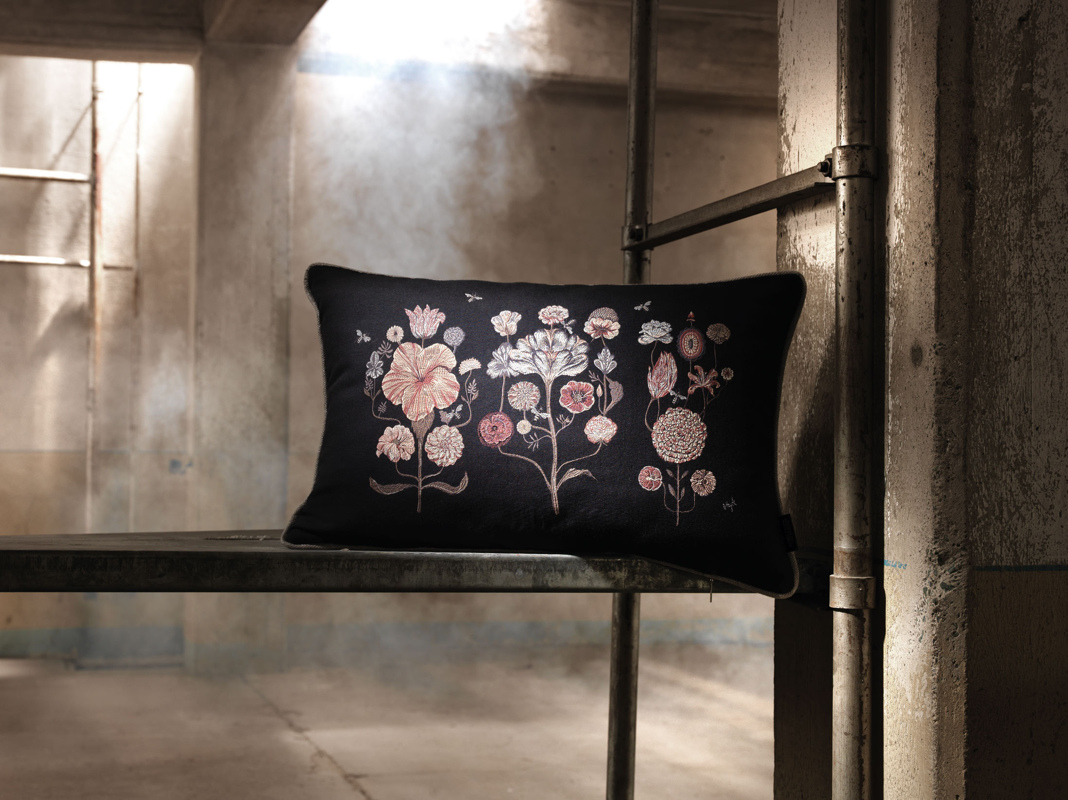 Kissen by Olaf Hajek - Crazy Flowers - Colorful Meadow - 60x40 Kissen by Olaf Hajek - Crazy Flowers - Colorful Meadow - 60x40